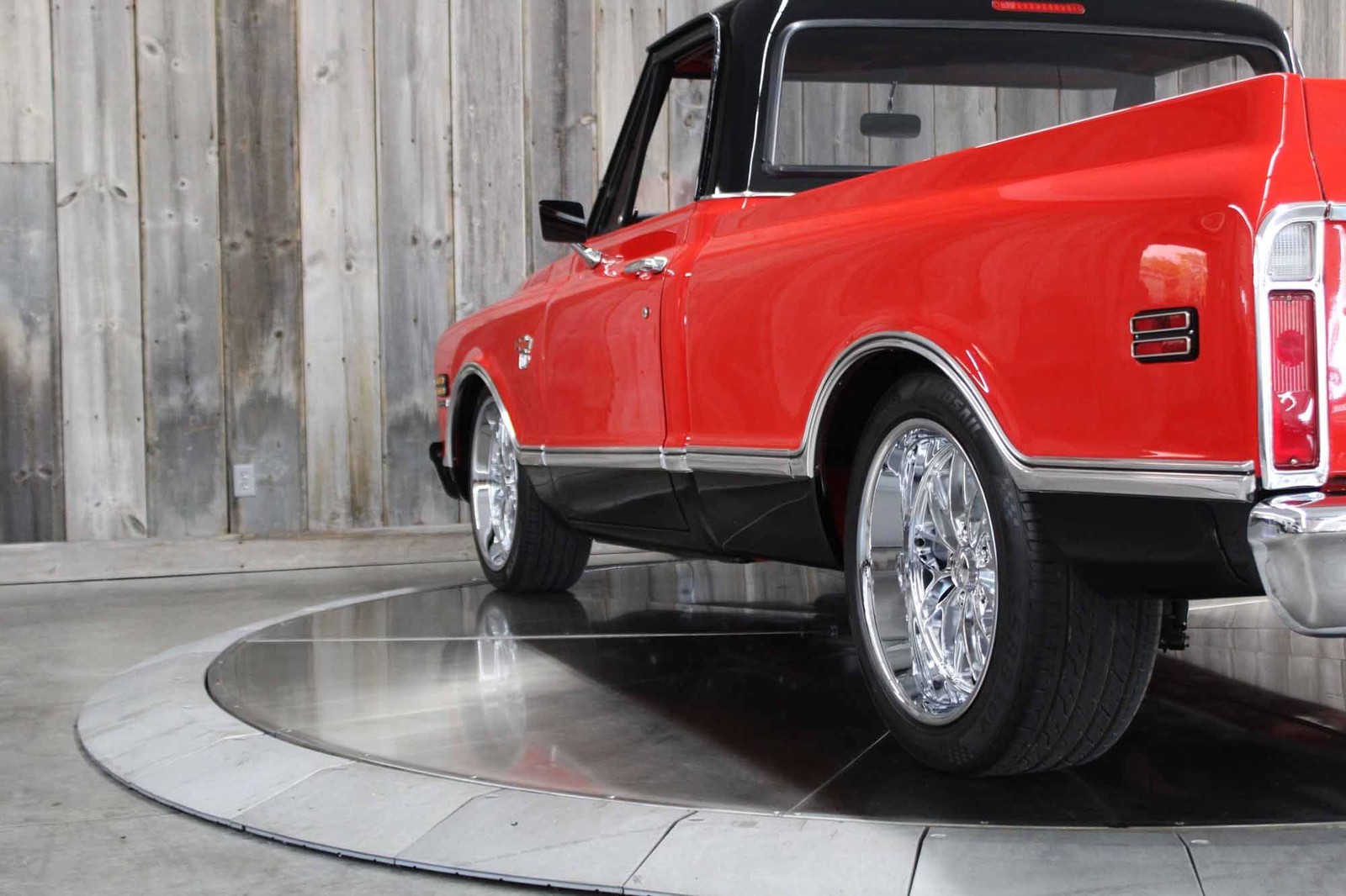 Chevrolet-C-10-1968-Restomod-9