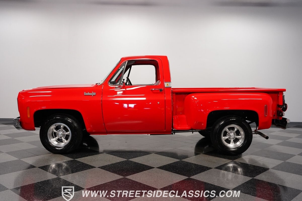 Chevrolet-C-10-1973-Pickup-Truck-2