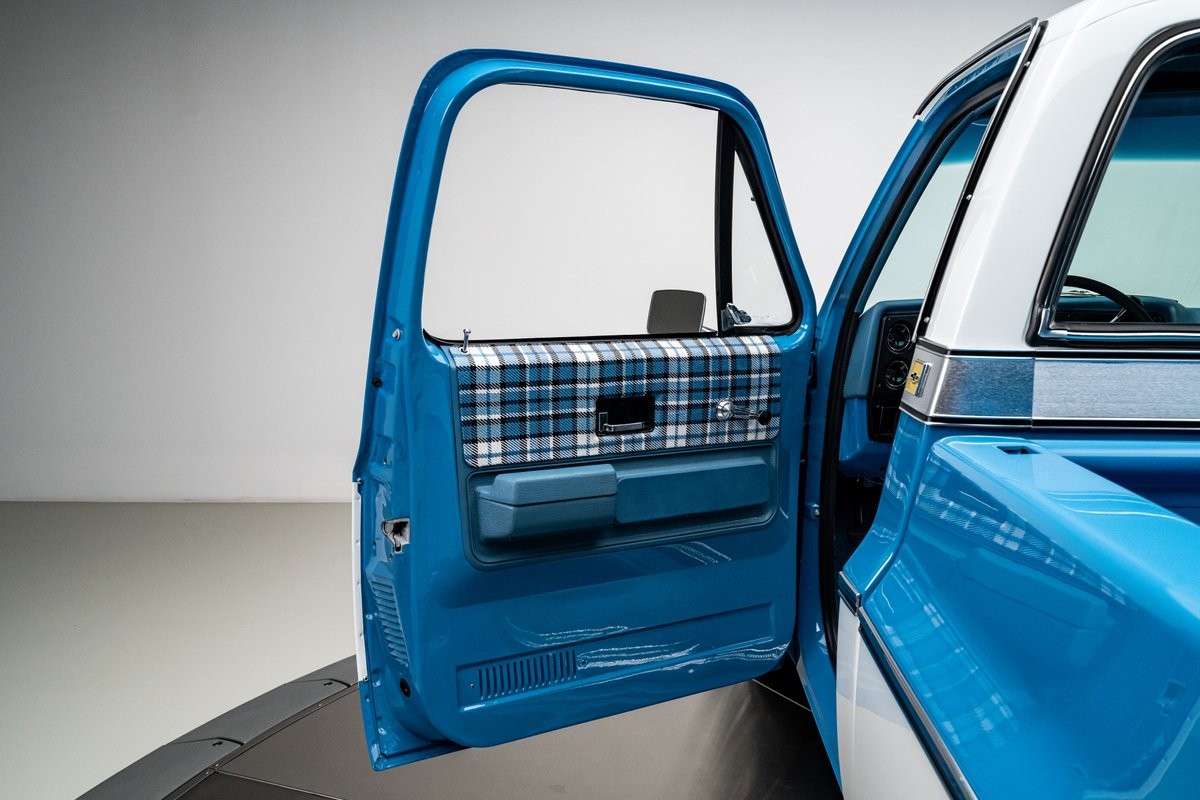 Chevrolet-C-10-1973-Pickup-Truck-38