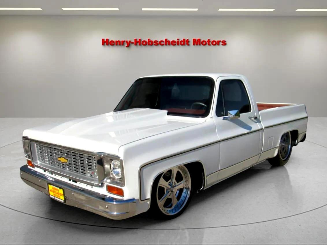 Chevrolet-C-10-1974-Classic-Car-12