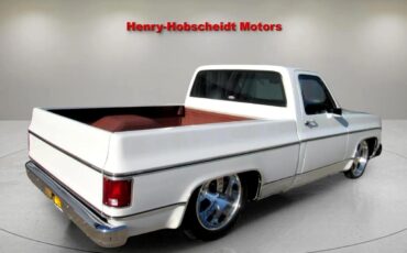 Chevrolet-C-10-1974-Classic-Car-2