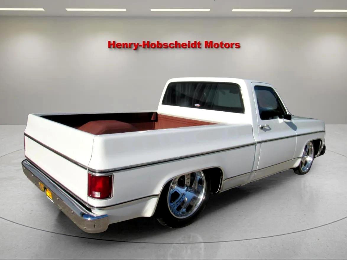 Chevrolet-C-10-1974-Classic-Car-2