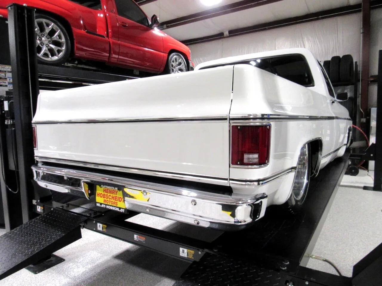 Chevrolet-C-10-1974-Classic-Car-23