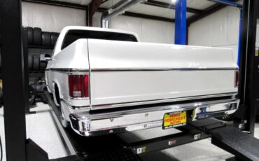 Chevrolet-C-10-1974-Classic-Car-25