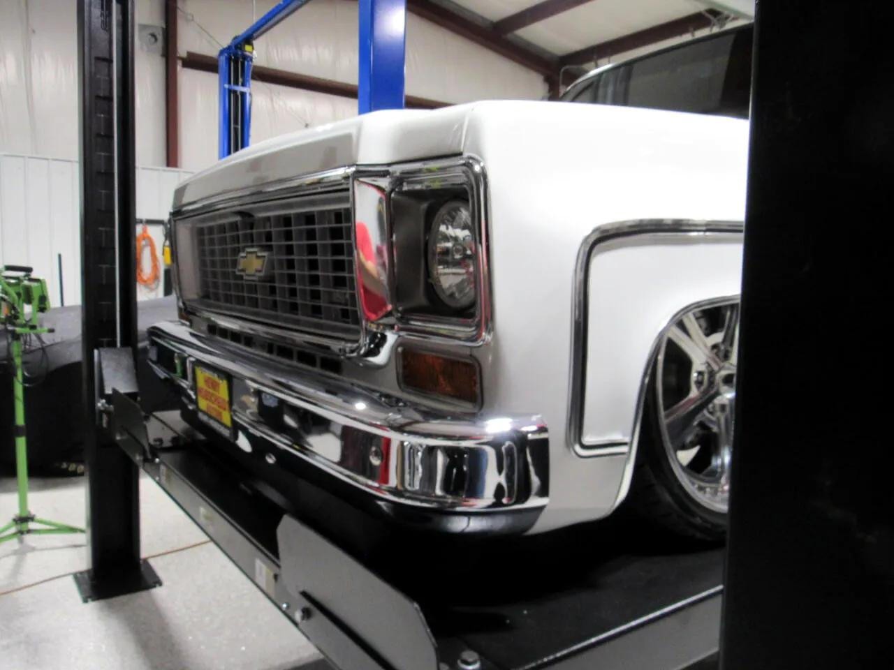 Chevrolet-C-10-1974-Classic-Car-26