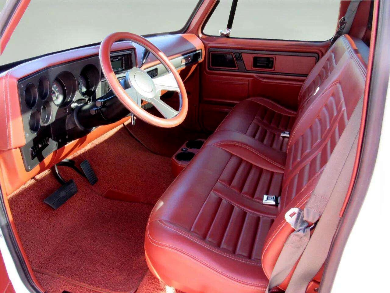 Chevrolet-C-10-1974-Classic-Car-27