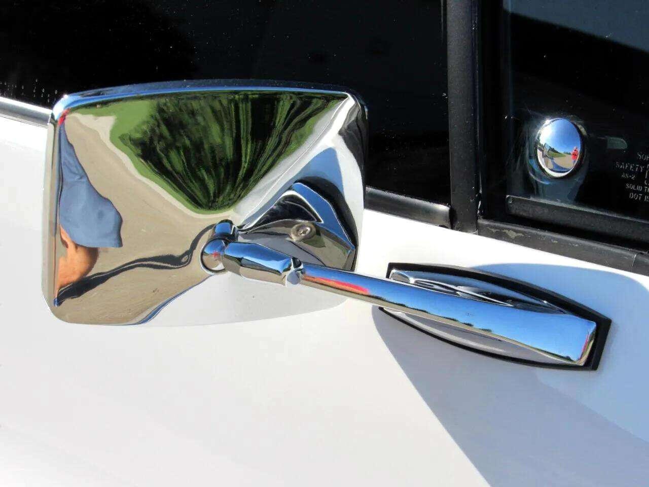 Chevrolet-C-10-1974-Classic-Car-32