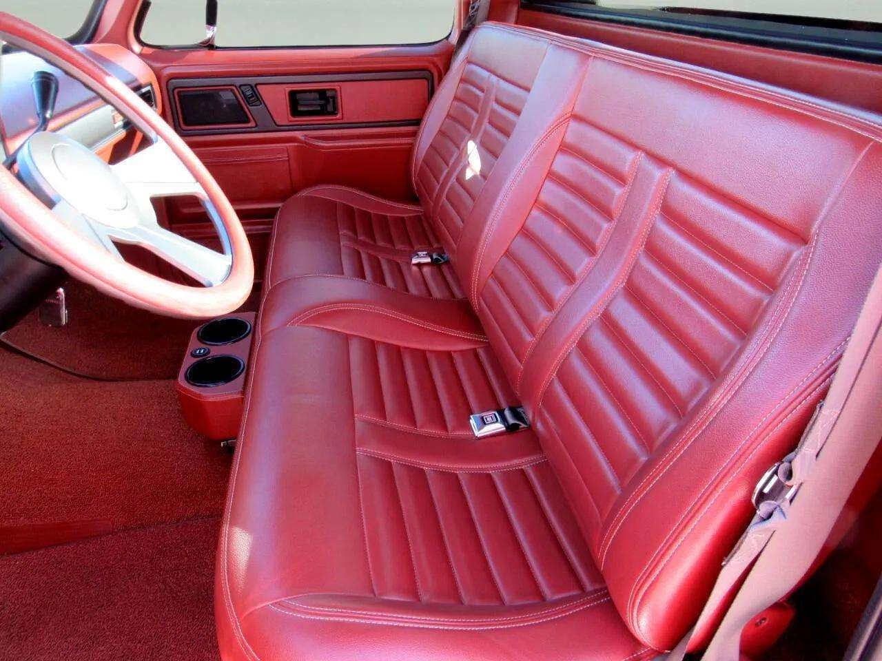 Chevrolet-C-10-1974-Classic-Car-34