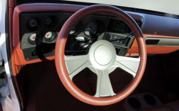 Chevrolet-C-10-1974-Classic-Car-35