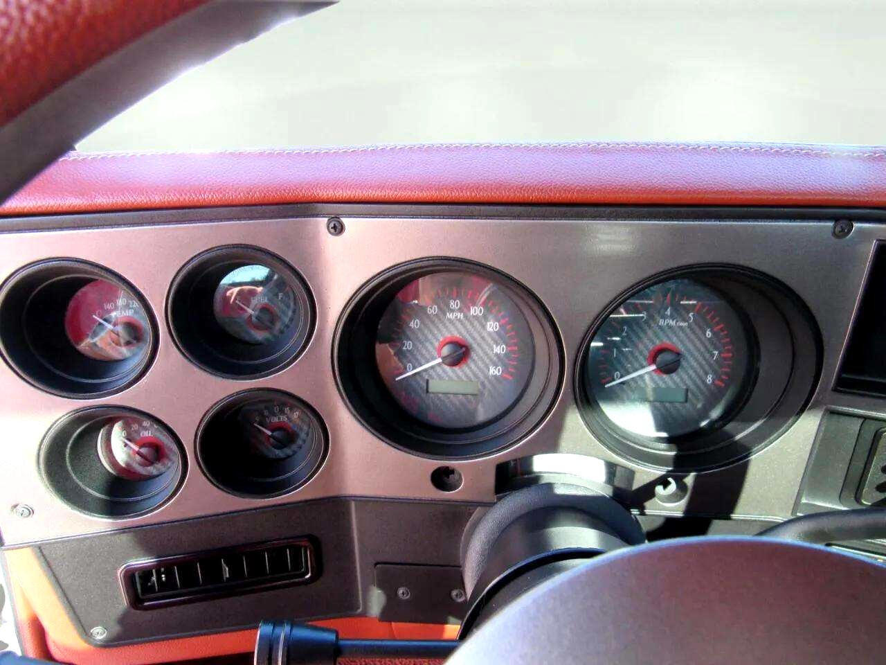 Chevrolet-C-10-1974-Classic-Car-37