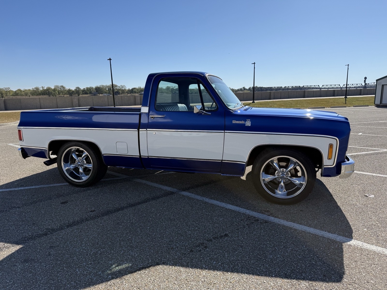 Chevrolet-C-10-1976-Standard-Cab-Pickup-4
