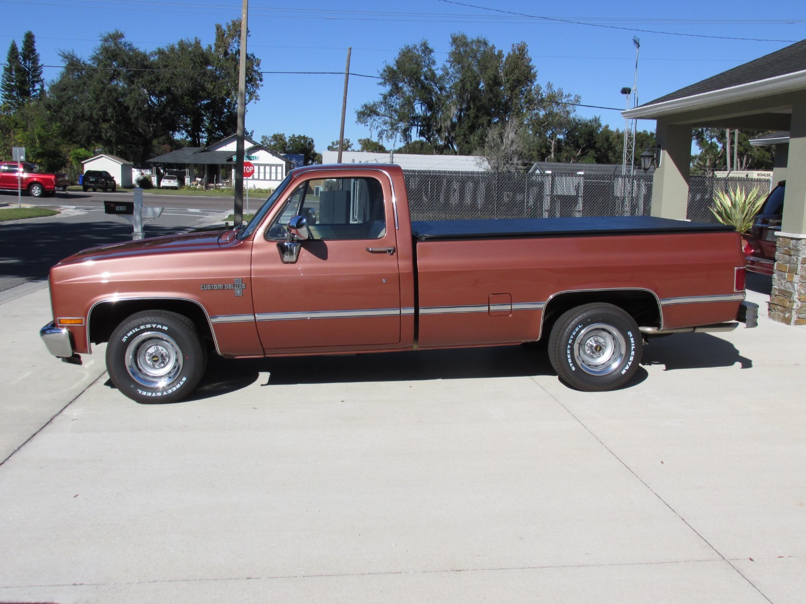Chevrolet-C-10-1983-Standard-Cab-Pickup-11
