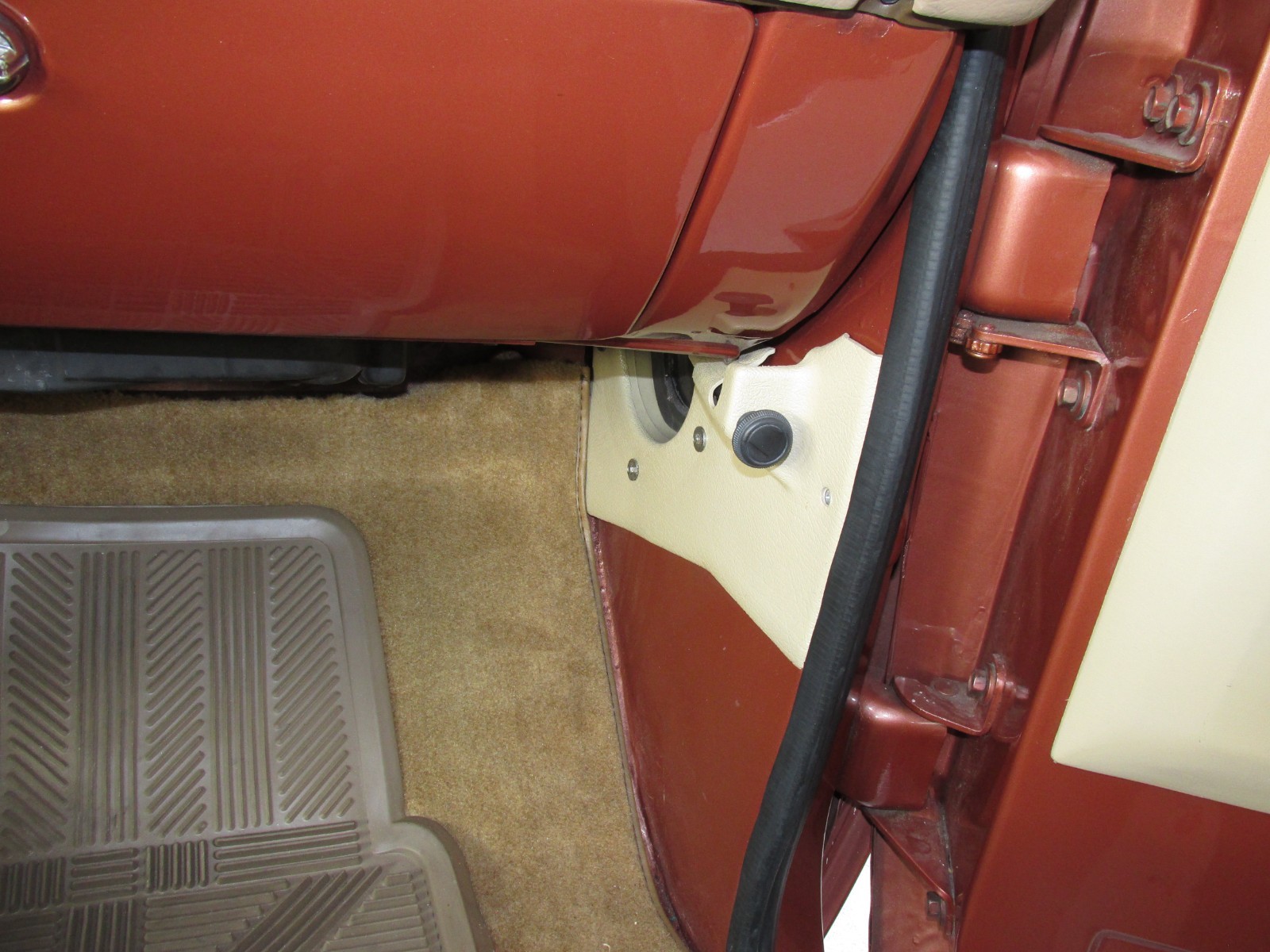 Chevrolet-C-10-1983-Standard-Cab-Pickup-13