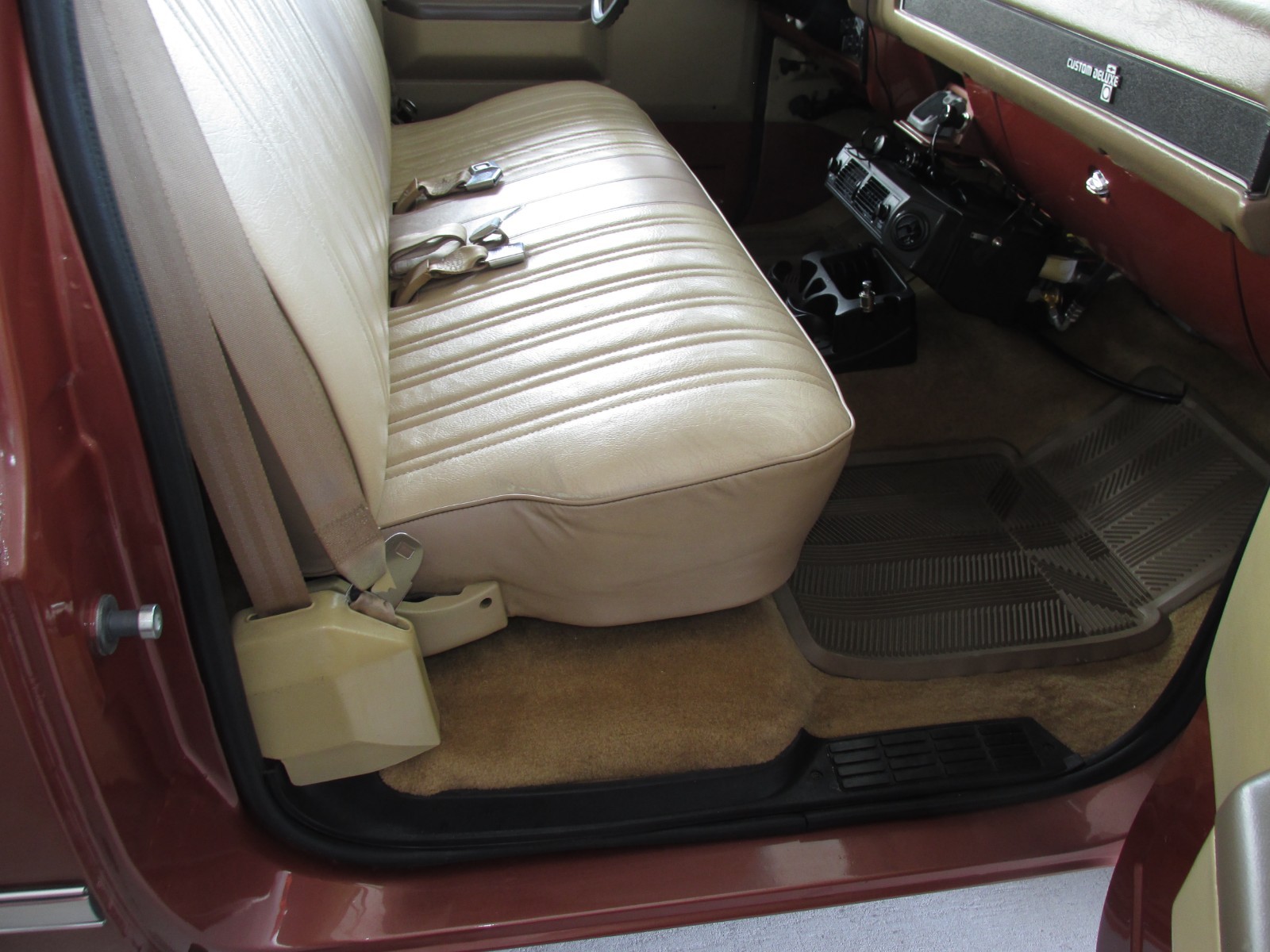 Chevrolet-C-10-1983-Standard-Cab-Pickup-38