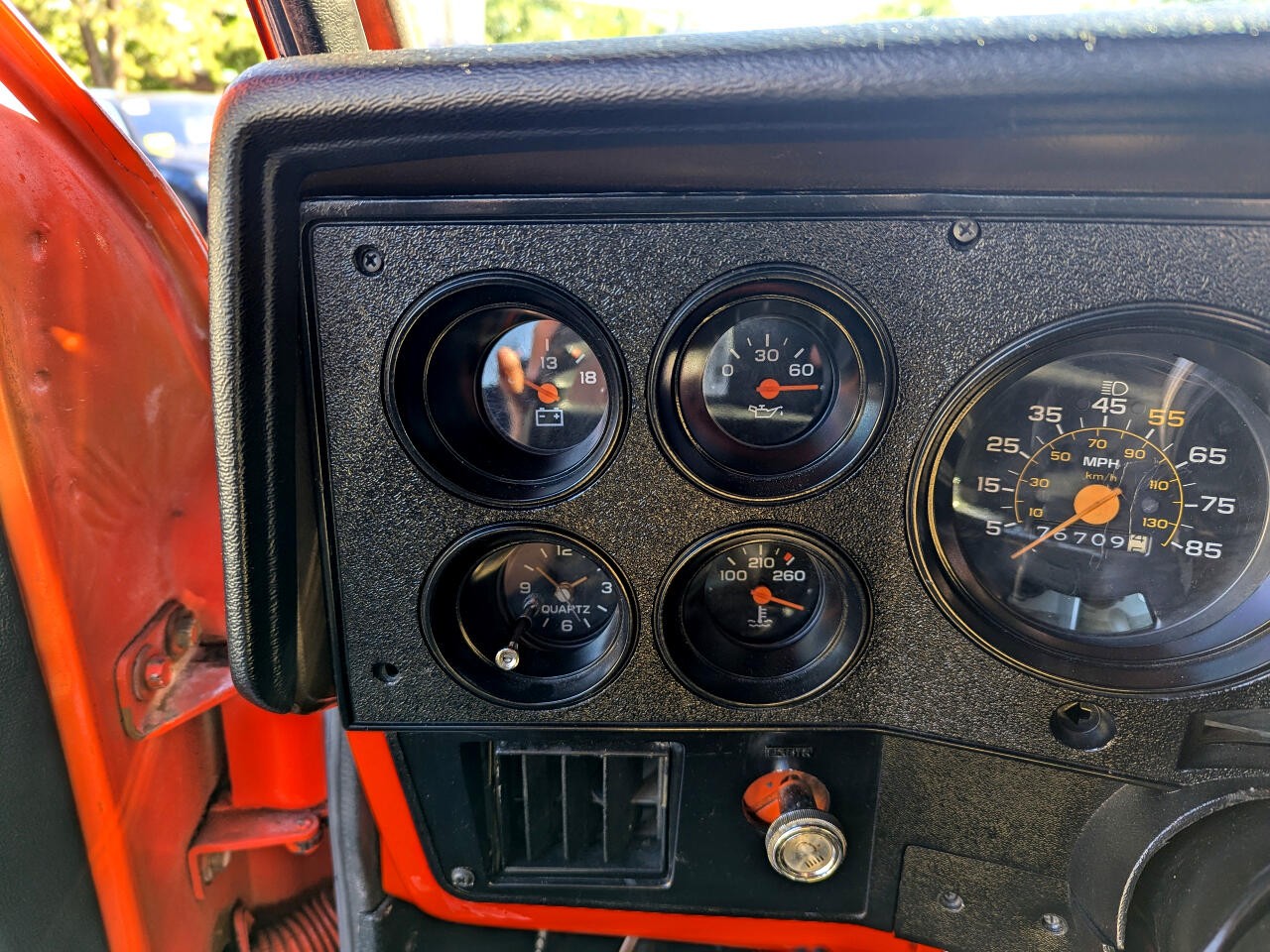 Chevrolet-C-10-1984-Standard-Cab-Pickup-13