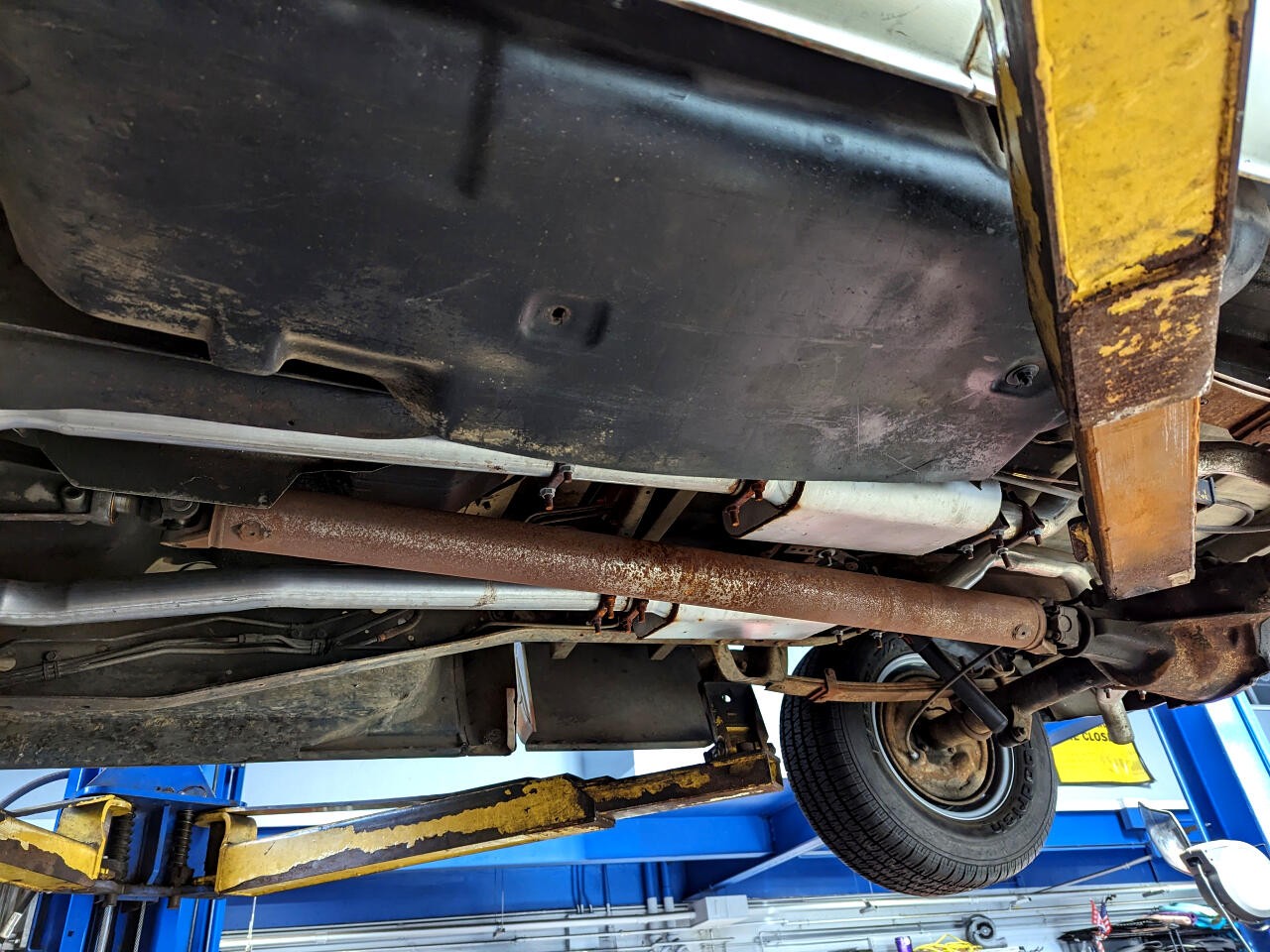 Chevrolet-C-10-1984-Standard-Cab-Pickup-37