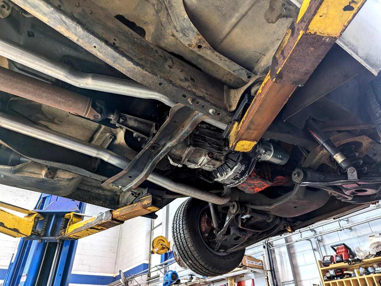 Chevrolet-C-10-1984-Standard-Cab-Pickup-38