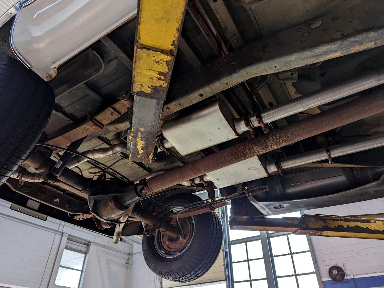 Chevrolet-C-10-1984-Standard-Cab-Pickup-39