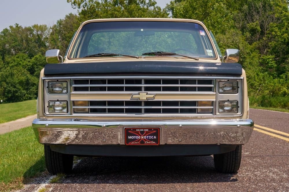 Chevrolet-C-10-1985-Standard-Cab-Pickup-1