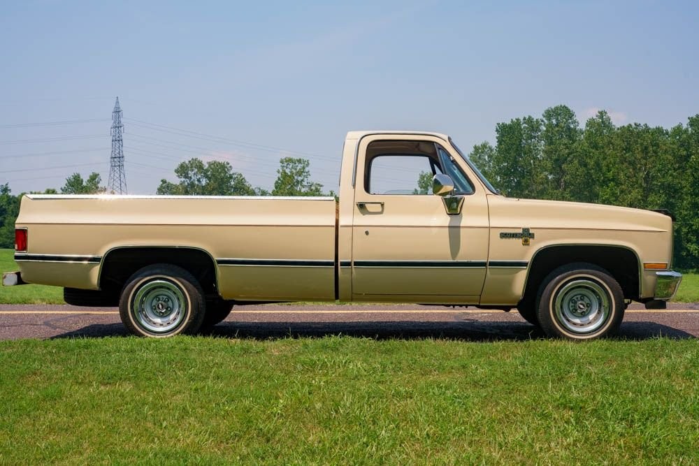 Chevrolet-C-10-1985-Standard-Cab-Pickup-25