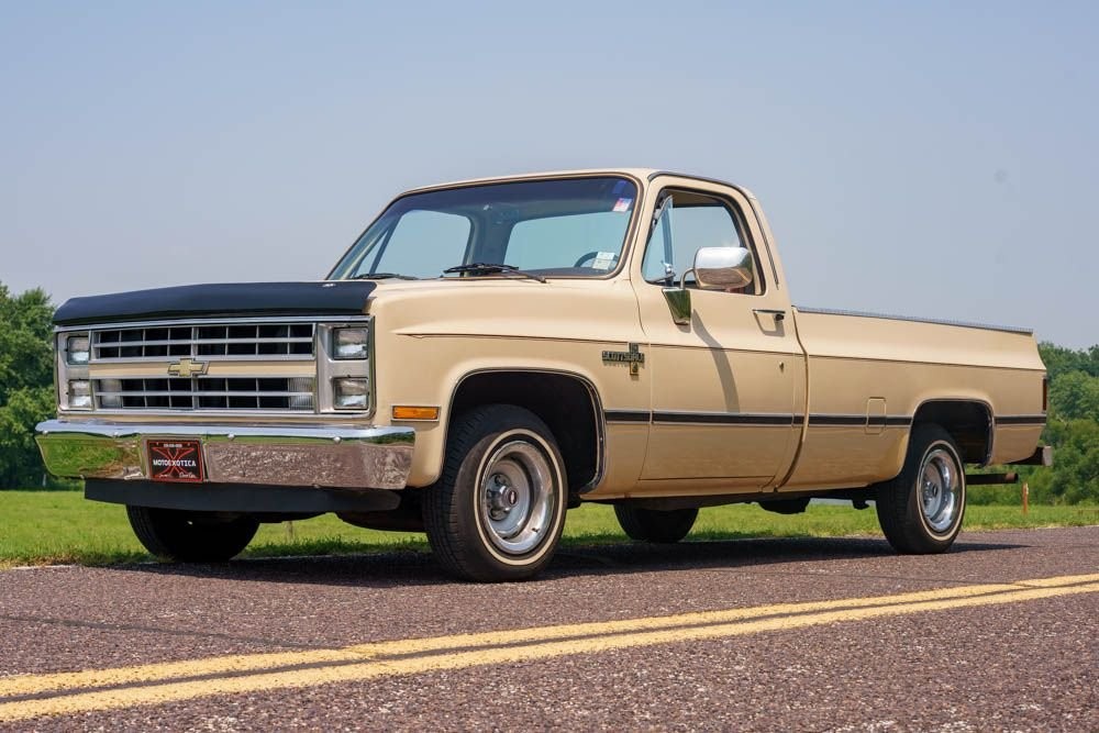 Chevrolet-C-10-1985-Standard-Cab-Pickup-31