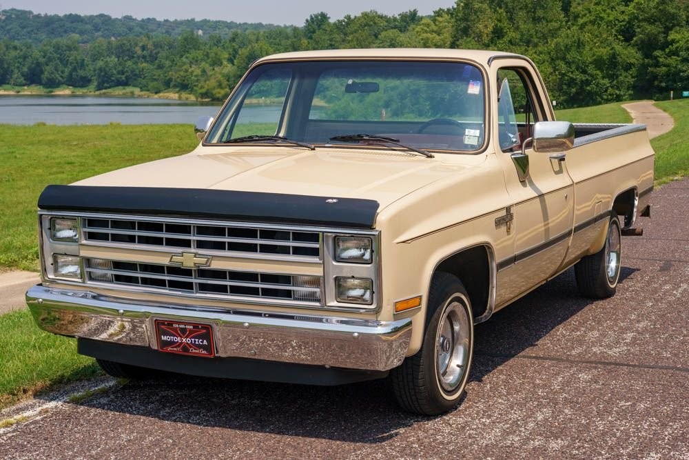 Chevrolet-C-10-1985-Standard-Cab-Pickup-32