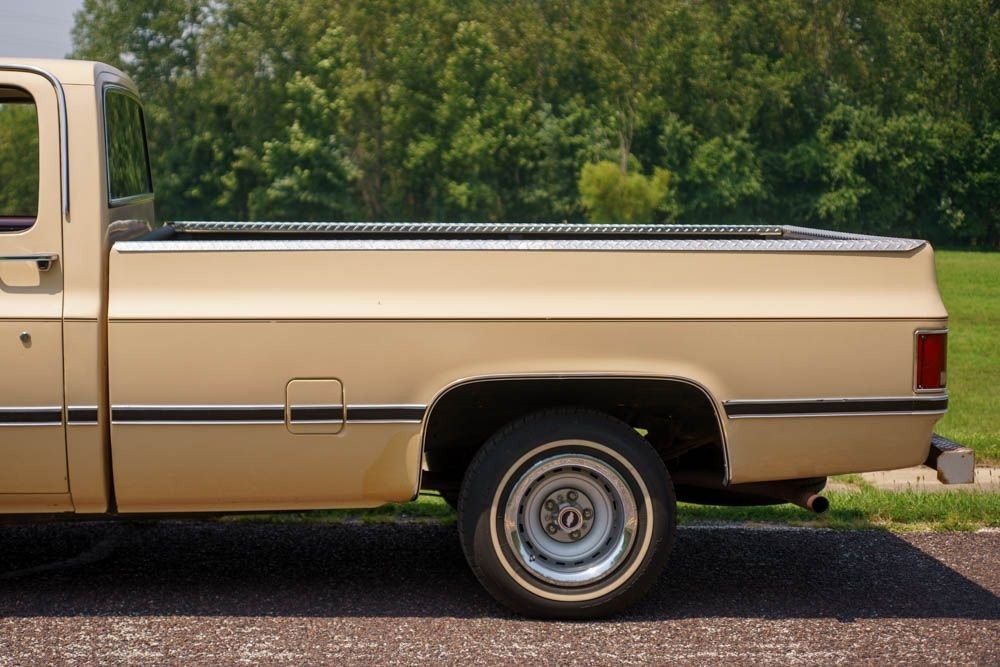 Chevrolet-C-10-1985-Standard-Cab-Pickup-36