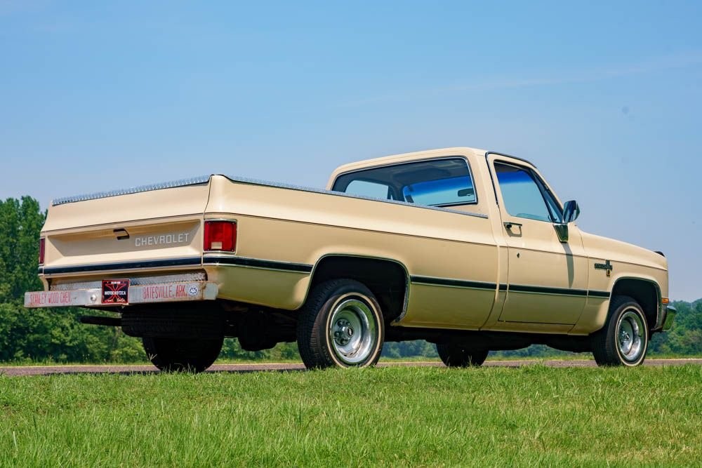 Chevrolet-C-10-1985-Standard-Cab-Pickup-4