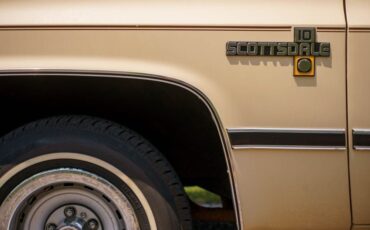 Chevrolet-C-10-1985-Standard-Cab-Pickup-9