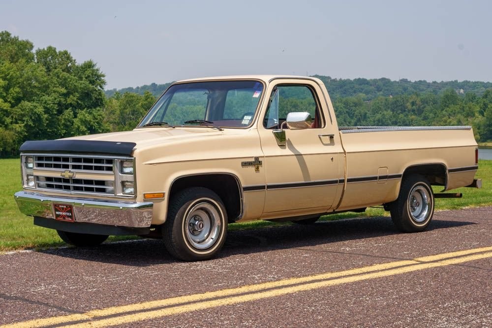 Chevrolet C-10 1985 Standard Cab Pickup