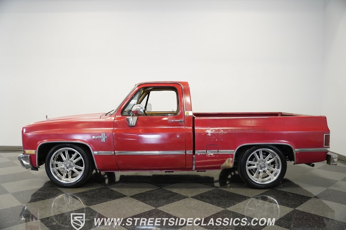 Chevrolet-C-10-1987-Pickup-Truck-2