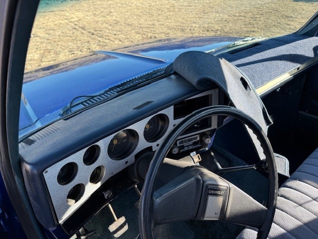 Chevrolet-C-10-1987-Standard-Cab-Pickup-9