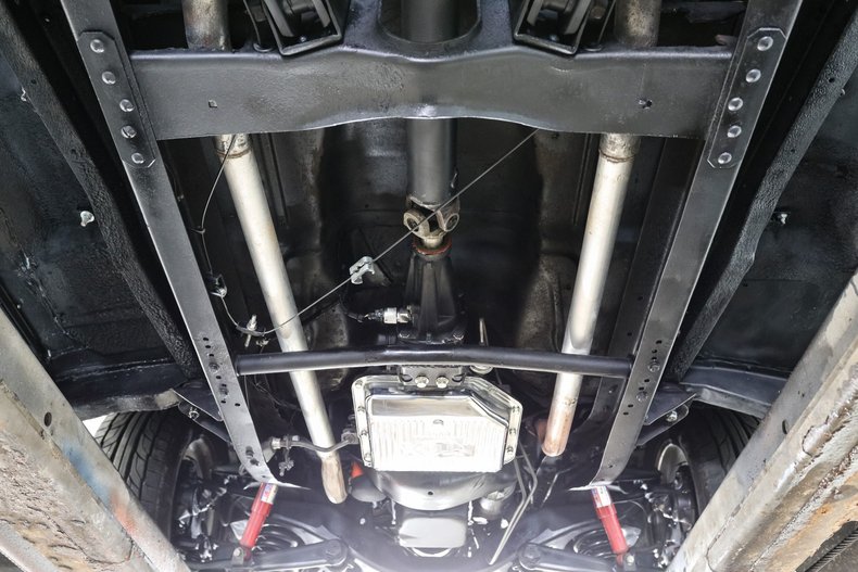 Chevrolet-C10-1965-RED-BLACK-28