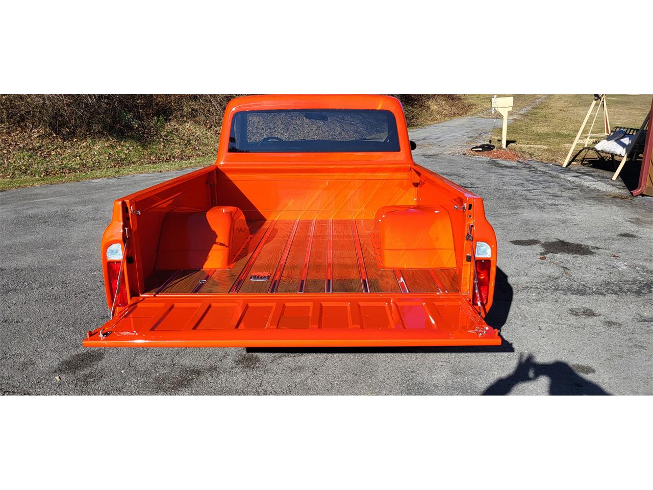 Chevrolet-C10-1967-Poppy-Red-black-3