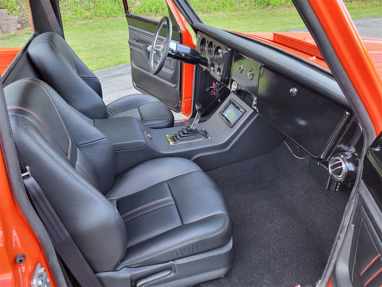 Chevrolet-C10-1967-Poppy-Red-black-5