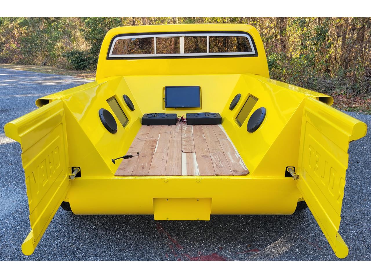 Chevrolet-C10-1973-YELLOW-YELLOW-AND-BLACK-13