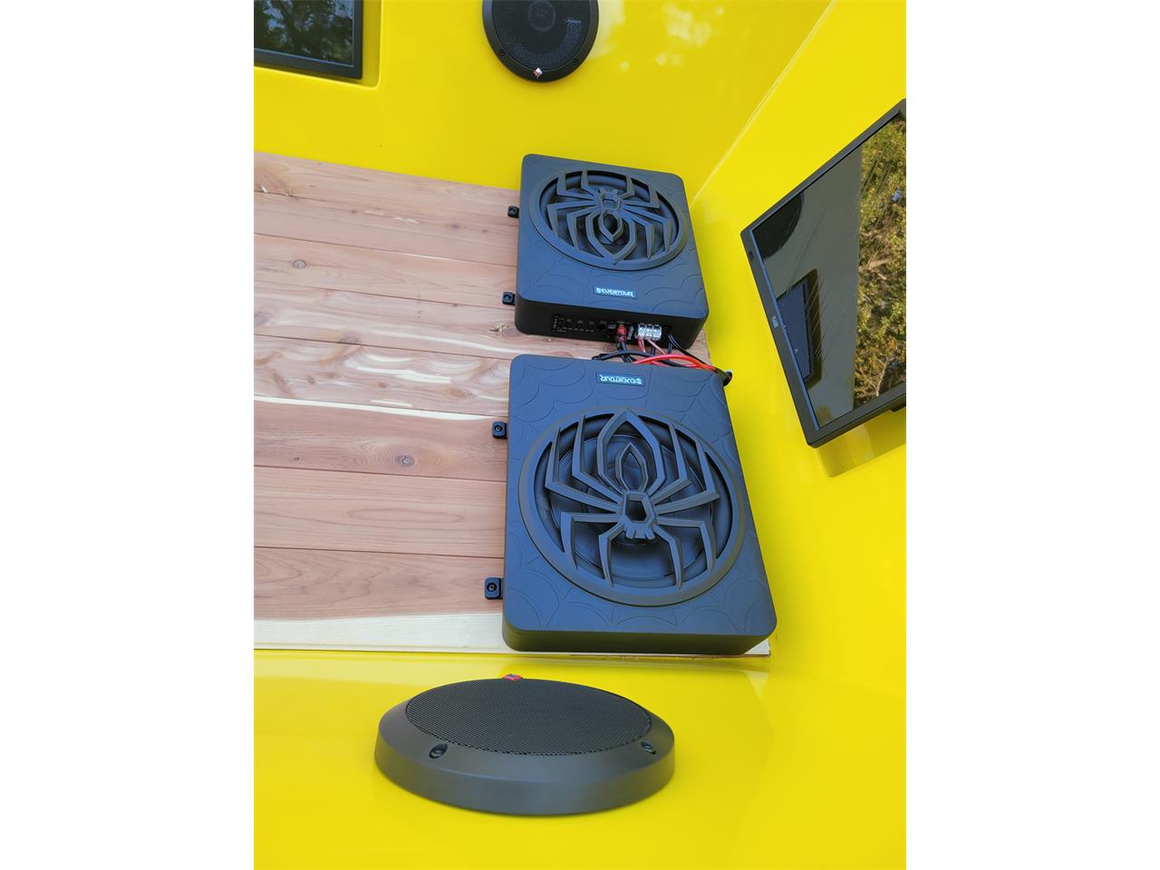 Chevrolet-C10-1973-YELLOW-YELLOW-AND-BLACK-21