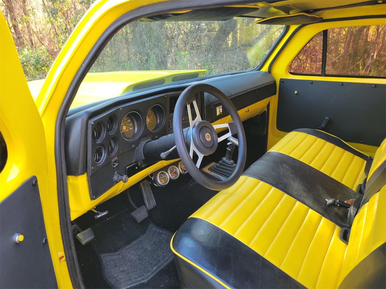 Chevrolet-C10-1973-YELLOW-YELLOW-AND-BLACK-24