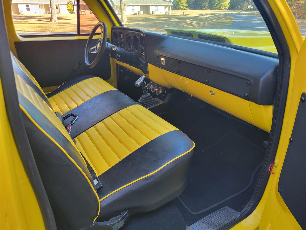 Chevrolet-C10-1973-YELLOW-YELLOW-AND-BLACK-28