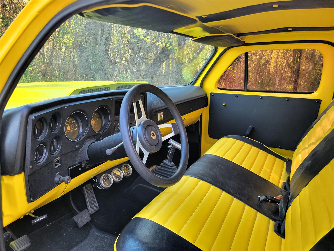 Chevrolet-C10-1973-YELLOW-YELLOW-AND-BLACK-3
