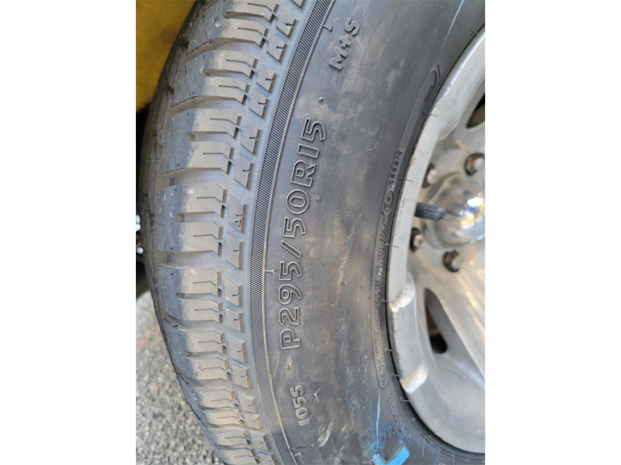 Chevrolet-C10-1973-YELLOW-YELLOW-AND-BLACK-34