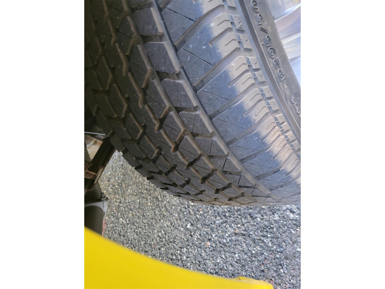 Chevrolet-C10-1973-YELLOW-YELLOW-AND-BLACK-35