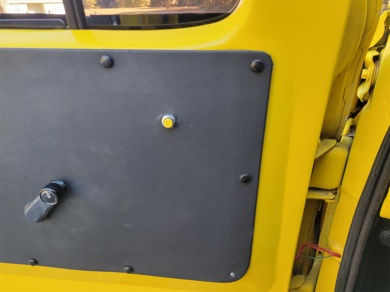 Chevrolet-C10-1973-YELLOW-YELLOW-AND-BLACK-41