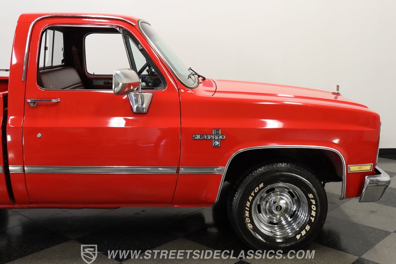 Chevrolet-C10-1986-Apple-Red-Burgundy-29