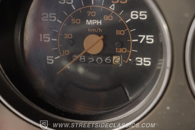 Chevrolet-C10-1986-Apple-Red-Burgundy-35