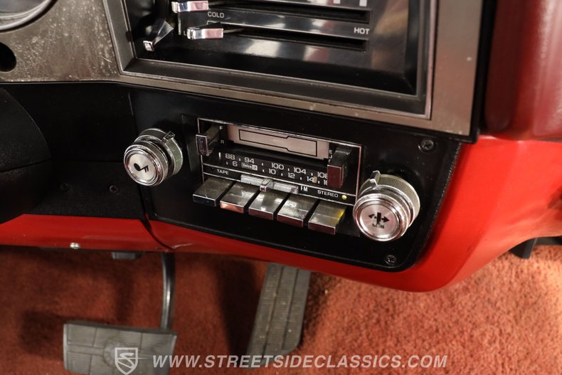 Chevrolet-C10-1986-Apple-Red-Burgundy-36