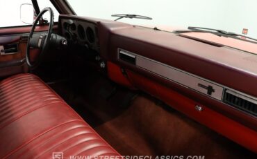 Chevrolet-C10-1986-Apple-Red-Burgundy-37