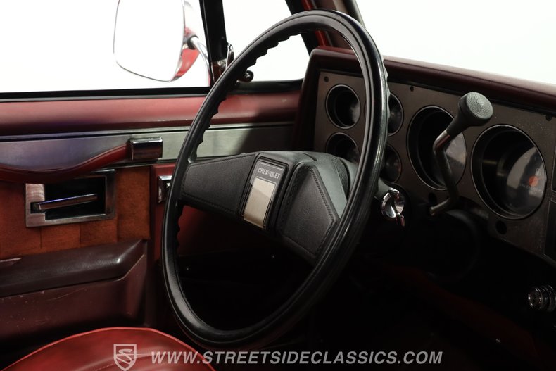 Chevrolet-C10-1986-Apple-Red-Burgundy-38