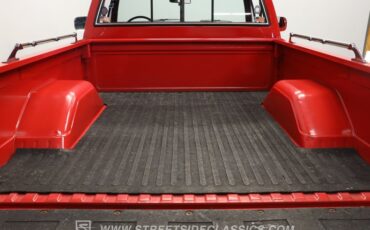 Chevrolet-C10-1986-Apple-Red-Burgundy-42