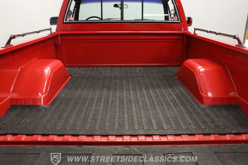 Chevrolet-C10-1986-Apple-Red-Burgundy-42